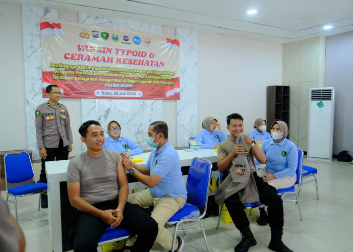 Tingkatkan Kesiapan Tugas, Polres Ngawi Gelar Vaksinasi Tifoid Bagi Anggota 