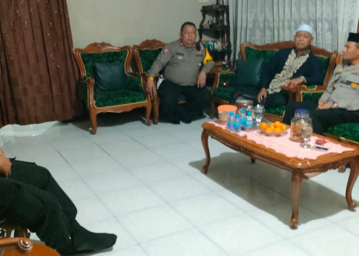 Kapolsek Dukuh Pakis Kunjungi Tokoh Agama di Surabaya