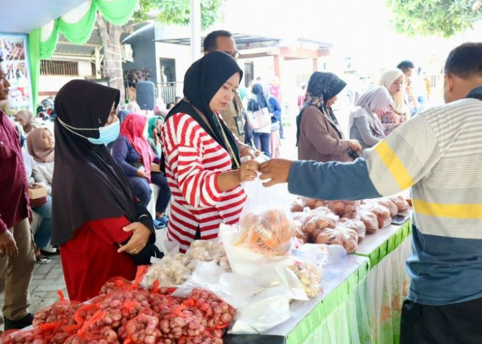 Tutup Rangkaian HUT Ke-80 Jatim, Pemkab Gresik Gelar Pasar Murah