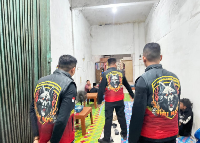 Polres Gresik Razia Warung Jual Miras di Manyar, Jaga Kesucian Bulan Ramadan