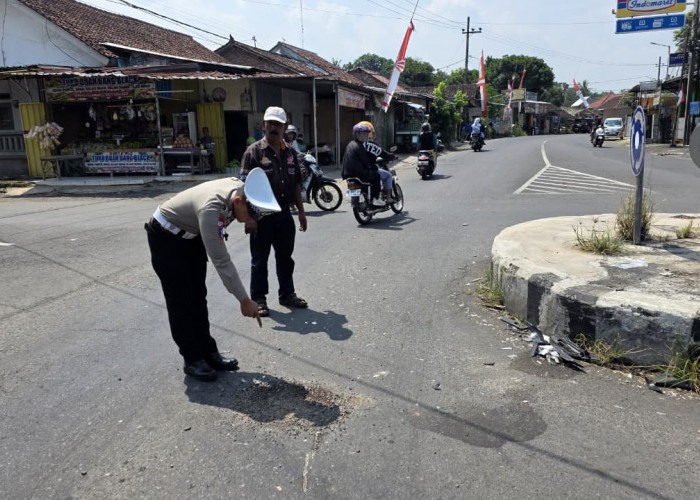 Ditabrak Truk di Bundaran Simpang Empat Jember, Penumpang Motor Meninggal Dunia