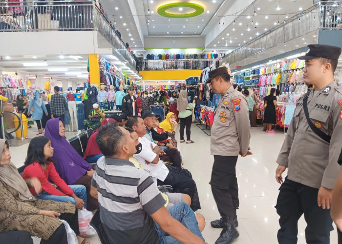 Jelang Lebaran, Sat Binmas Polres Jember Beri Imbauan di Pusat Perbelanjaan