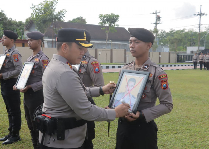 Langgar Disiplin dan Kode Etik, 4 Personel Polres Blitar Dipecat