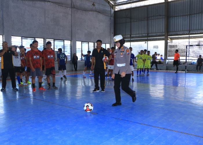 Polres Ngawi Gelar Turnamen Futsal Lomba Kamtibmas Piala Kapolres Ngawi 2025