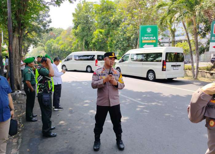 Kapolsek Wonocolo Apresiasi Personel Pengamanan Kunker Wapres ke UNUSA 