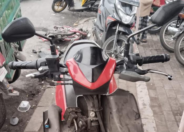 Dump Truk Seruduk 10 Kendaraan di Pasar Gondanglegi Pasuruan