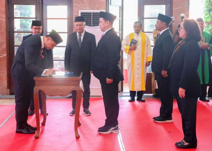 Eri Cahyadi Rotasi 79 Pejabat Eselon III dan IV Pemkot Surabaya Jelang Akhir Tahun