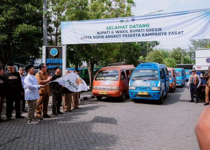 Baznas Gresik Salurkan Bantuan untuk 50 Sopir Angkot, Kampanye Zakat Digelar Keliling Kota