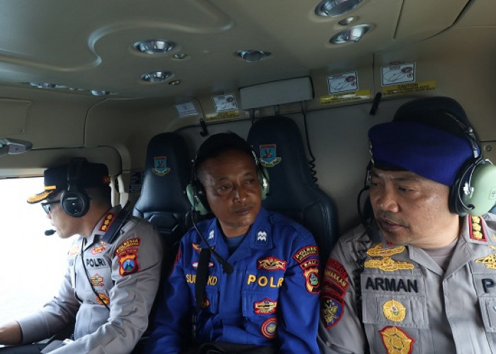 Pantau Pencarian Korban  Kapal Tunu Pratama Jaya dari Udara