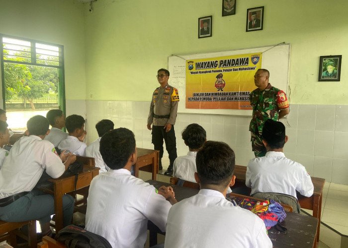 Wayang Pandawa Polsek Krembung Datangi Sekolah