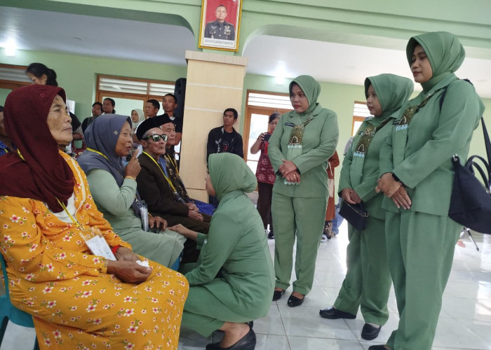 Kado Indah Korem 083/BDJ dan YLMI Kembalikan Senyuman dan Penglihatan Warga Kurang Mampu