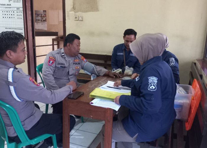 Cek Kesehatan Personel, Polres Lamongan Gelar Yankesling Keliling 3 Polsek