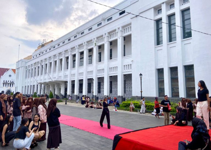 SMKN 6 Surabaya Siap Gebrak Hari Pertama Surabaya Fashion Festival 2025