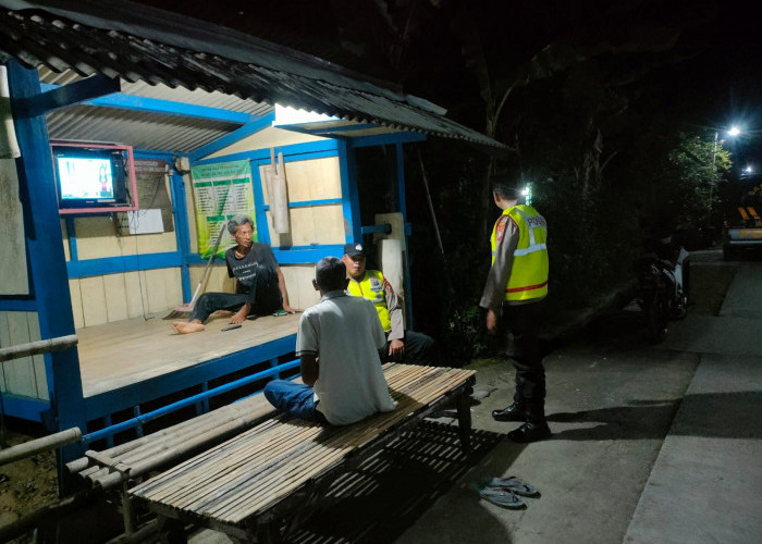 Patroli Blue Light Polisi Ngawi, Hadirkan Rasa Aman Warga Karangjati