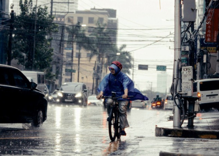 Diterjang Hujan Badai, Inilah Prakiraan Cuaca di Surabaya untuk Seminggu ke Depan