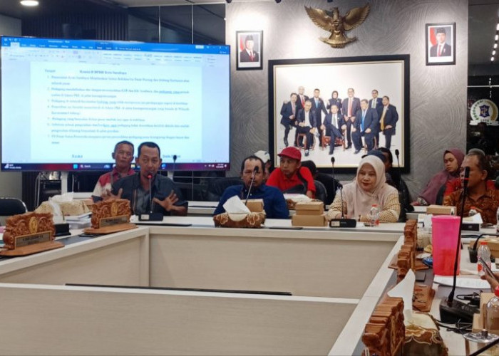 Aturan Jam Operasional Mencekik, PKL Karang Menjangan Wadul Dewan dan Tolak Relokasi ke Pasar Pucang