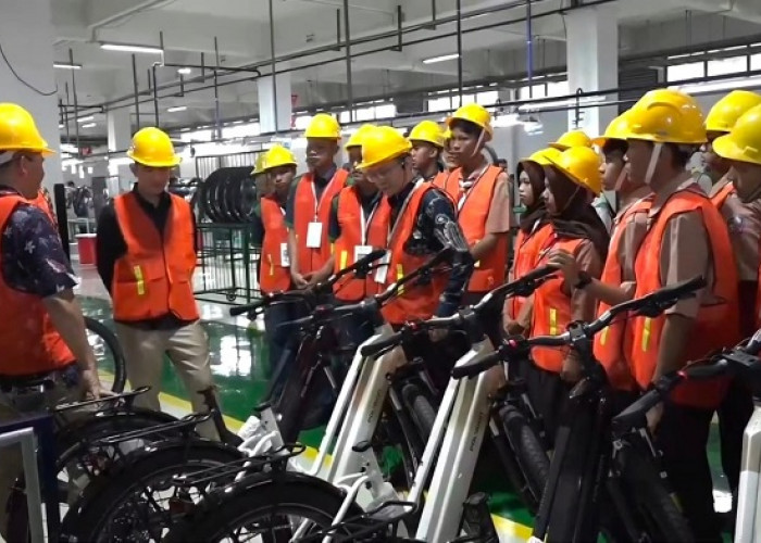 Gibran Tinjau Pabrik Sepeda di Sidoarjo, Dorong Produk Lokal Tembus Pasar Global