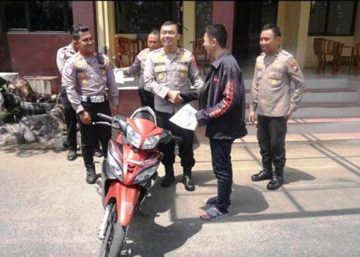 Raib 14 Tahun Silam, Kapolres Bangkalan Kembalikan Motor Yamaha Jupiter Milik Warga Surabaya