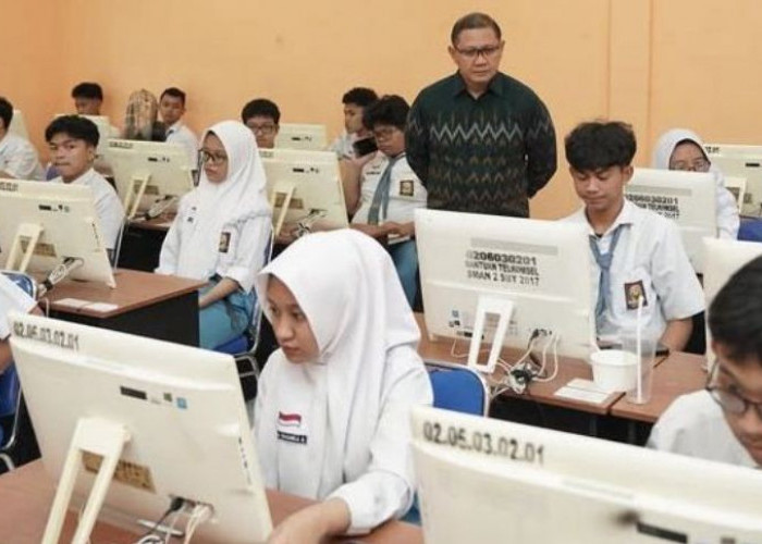 Tinjau Gladi Bersih TKA di SMA Negeri, Kadindik Jatim Pastikan Ujian Nyaman dan Maksimal