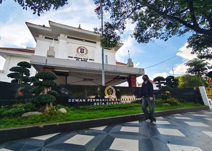 SK Gubernur  Diterima, Ketua DPRD Surabaya yang Baru Dllantik Rabu Besok
