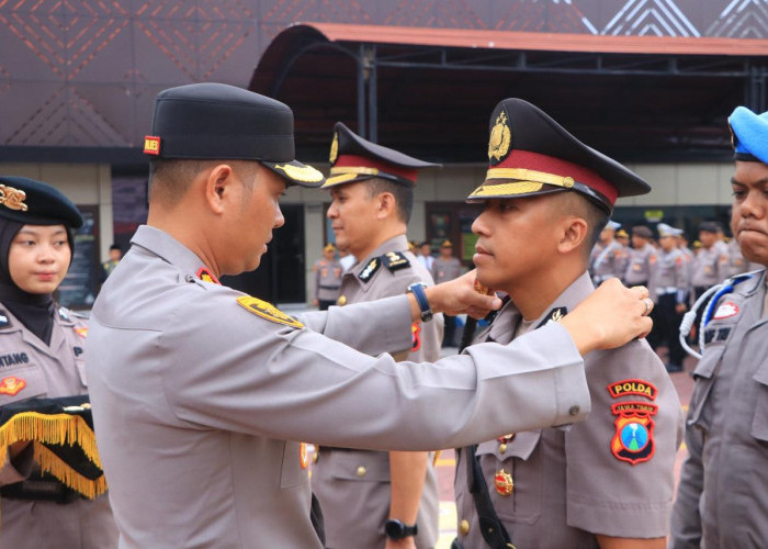 Kapolres Ngawi Pimpin Upacara Sertijab Wakapolres dan Kapolsek Sine