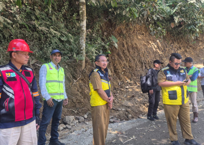 Peningkatan Aksesibilitas, Dinas PU Bina Marga Jatim Kebut Pelebaran Jalan Arjosari-Purwantoro Pacitan