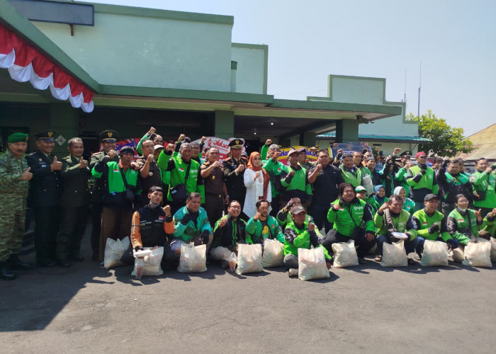Kehangatan HUT Ke-81 TNI di Jember, dari Kejutan Tumpeng Forkopimda hingga Sarapan Bersama Ojol dan Mahasiswa