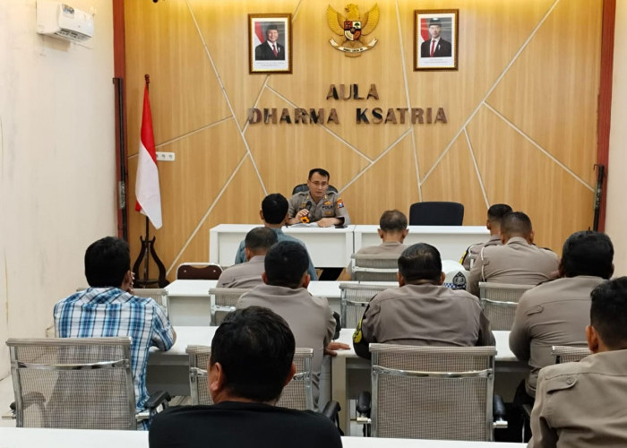 Kapolsek Wonocolo Ajak Anggota Tingkatkan Kinerja, Implementasikan Arahan Kapolrestabes Surabaya