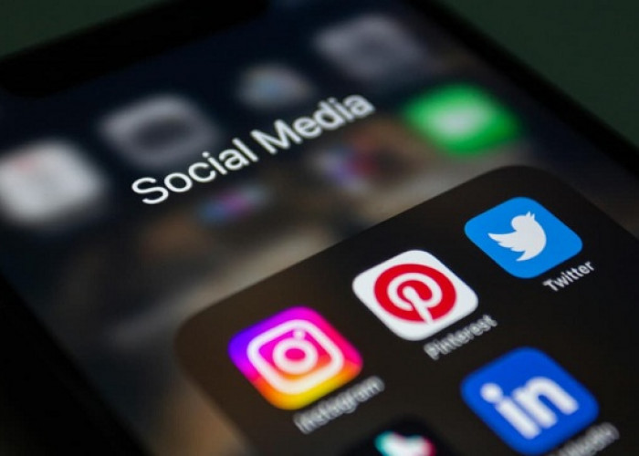 Benarkah Algoritma Media Sosial Bisa “Mendengar” Percakapan Offline Kita? Ini Penjelasan Teknisnya