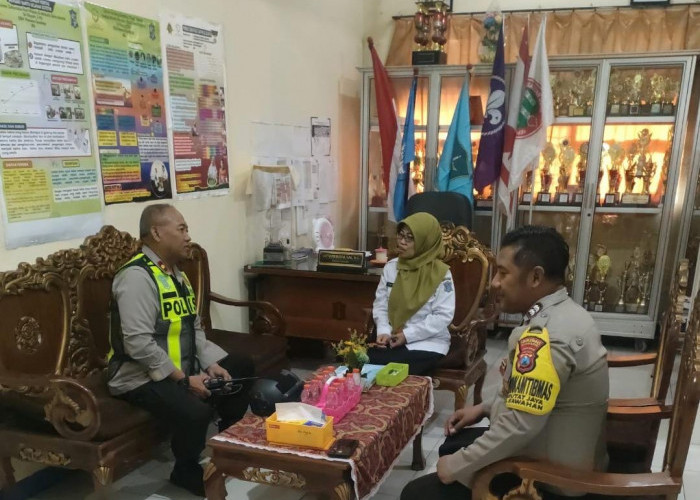 Perkuat Sinergi Pendidikan, Kapolsek Sawahan Sambang dan Sosialisasi di SDN Petemon