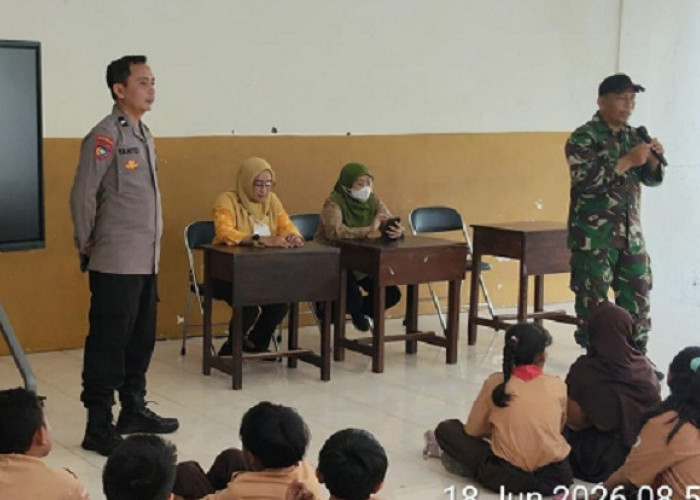 Edukasi Sejak Dini, Bhabinkamtibmas Sukomanunggal Beri Penyuluhan di SD Kemala Bhayangkari