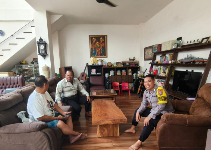 Polsek Sukomanunggal Sambangi Tokoh Masyarakat Kupang Baru, Ciptakan Lingkungan Aman