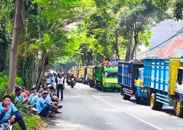 Eksekusi Rumah Laksamana Soebroto Judono di Jalan Dr. Soetomo 55 Jadi Tontonan Warga