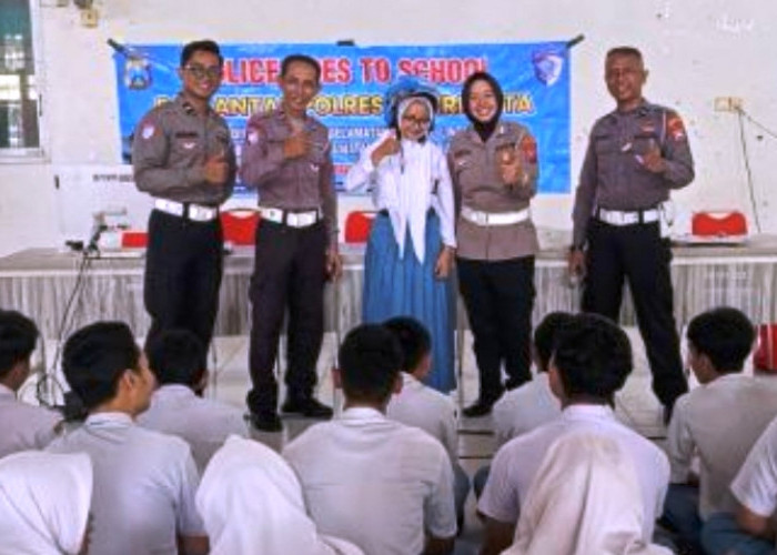Satlantas Polres Kediri Kota Gelar Police Goes to School di SMAN 4 Kota Kediri