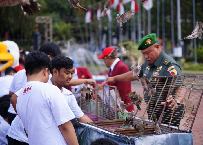 Pelepasan Ribuan Burung Perkutut, Tandai Pesmaba UMM 