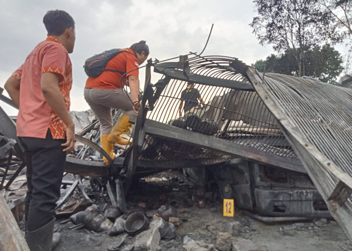 Polisi Temukan Dugaan Penyebab Kebakaran Gudang Gerabah di Bendiljati Kulon 