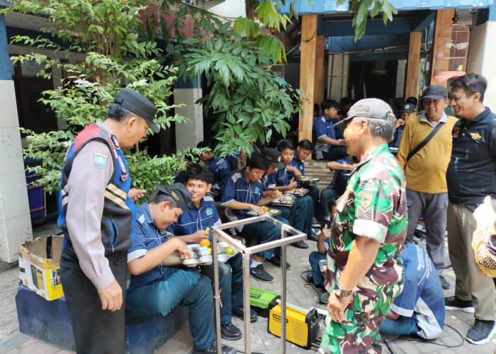 Polsek Tandes Bersama Tiga Pilar Pastikan Kelancaran Distribusi MBG di SMK Dharma Bahari