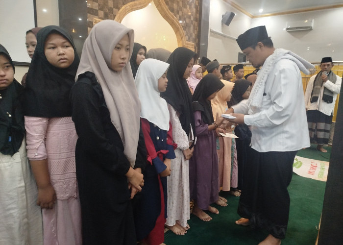 Satu Dekade Menebar Kasih: Gerakan Salat Subuh Berjamaah Jember Peluk 28 Anak Yatim di Bulan Ramadan