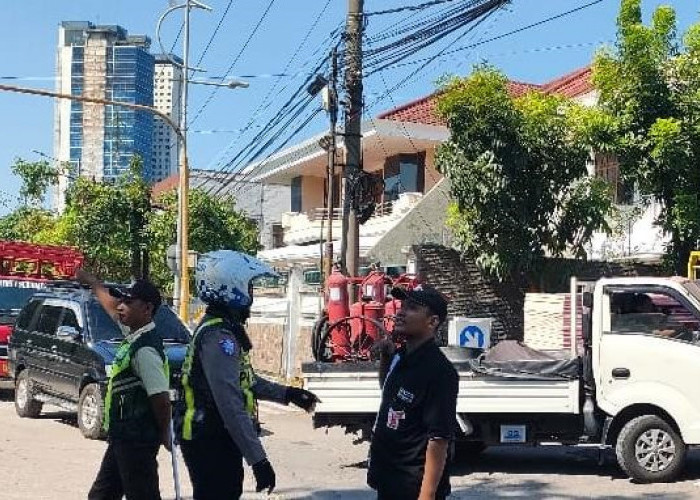 Satlantas Polrestabes Surabaya Patroli Tiap Satu Jam Antisipasi Antrean Bio Solar di SPBU