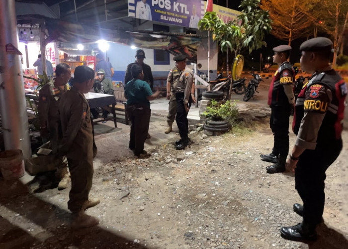 Cegah Gangguan Kamtibmas dan Anjal, Sat Samapta Polres Ngawi bersama Satpol PP Gelar Patroli Gabungan