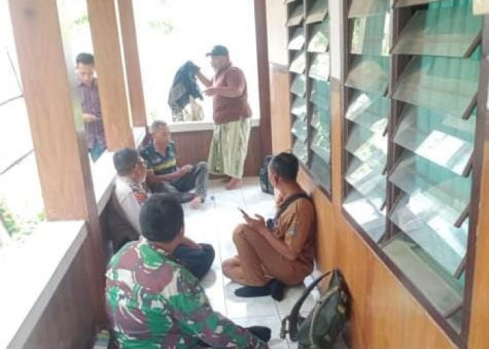 Sinergi Tiga Pilar Wiyung Tertibkan Pria Tak Dikenal yang Tinggal di Pendopo Mbah Usap