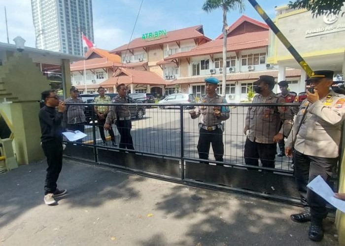 Polsek Gayungan Siagakan Personel Amankan Aksi Unras