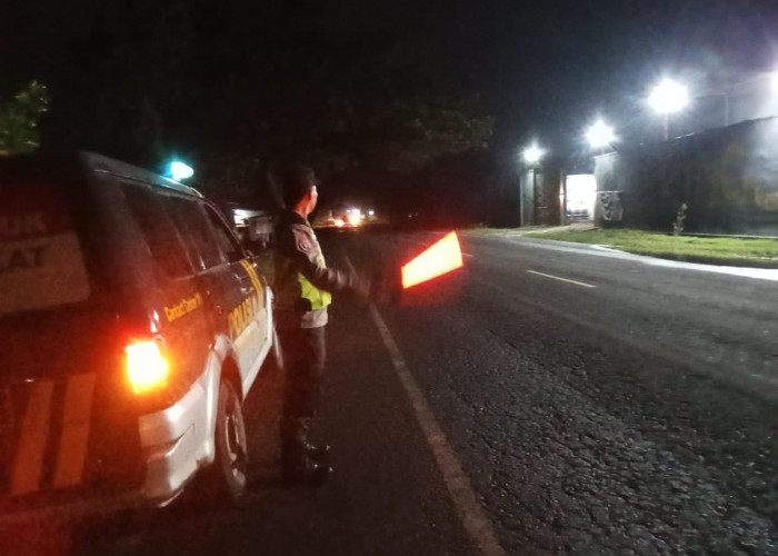 Polisi Ngawi Patroli Dini Hari, Antisipasi Balap Liar di Kasreman