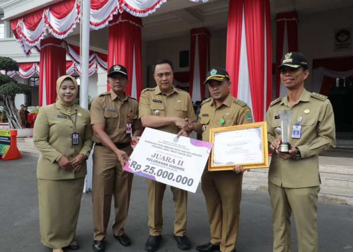 Serahkan Hadiah Lomba Agustusan, Pj Wali Kota Iwan Kurniawan Sebut Wujud Kolaborasi yang Baik