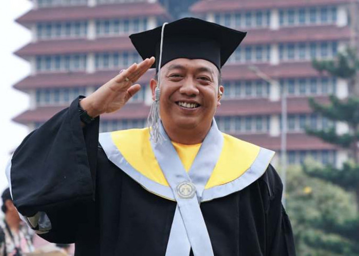 Bupati Situbondo Yusuf Rio Wahyu Prayogo Raih Gelar Magister Sains Manajemen dari FEB UI