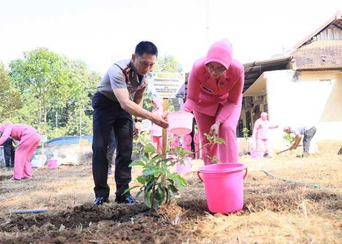 Kapolres Kediri Kota Pimpin Penanaman Pohon Dukung Program ASRI Presiden RI