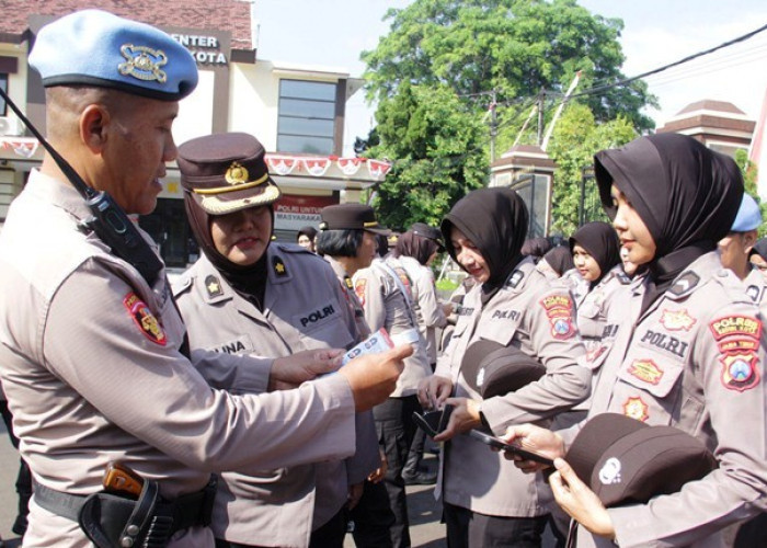 Apel Peringatan Hari Jadi Polwan Ke-77, Propam Polres Kediri Kota Tegakkan Disiplin Personel 