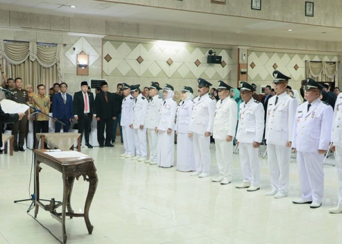 Ada SE Mendagri, 14 Mantan Kades di Gresik Dikukuhkan Kembali, 1 Kades Ditangguhkan