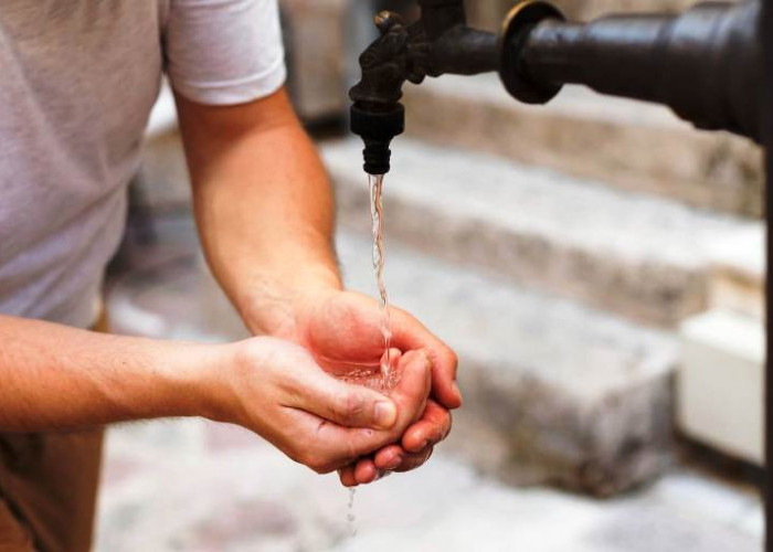 Menelan Sisa Air Wudu Bikin Puasa Batal? Ini Hukumnya Menurut Ulama 