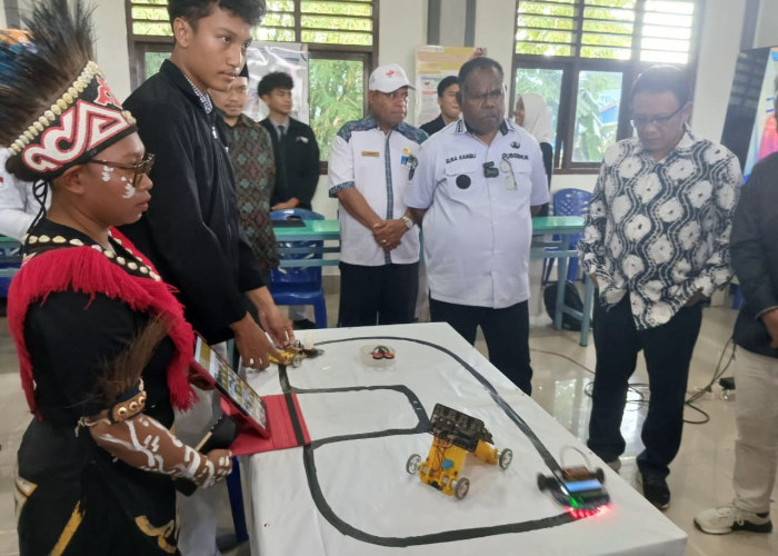 Keren! Siswi Sekolah Garuda Kembangkan Aplikasi Pelestarian Bahasa Moi Berbasis Komik Digital